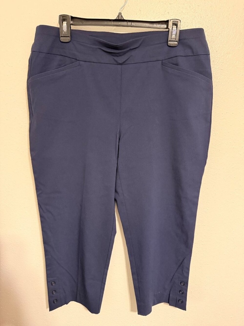 Chico's Capri Pants Perfect Stretch Navy Blue Button Hem Womans 2/12